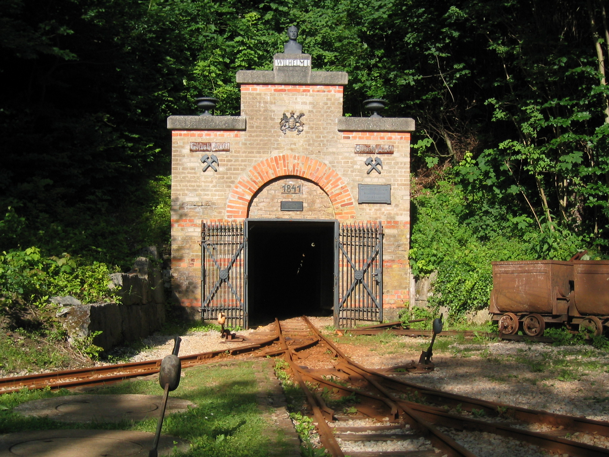 Einsteins, CC BY-SA 2.0 DE , via Wikimedia Commons